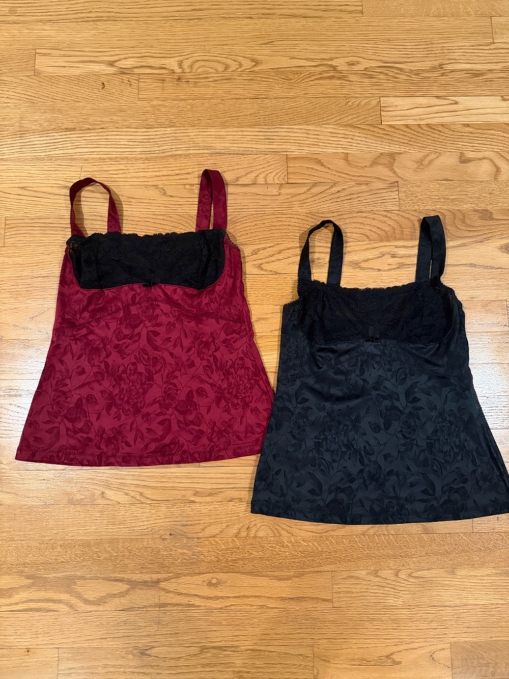 2 Floral Jacquard Lace-Trim Cami Tank - Red & Black